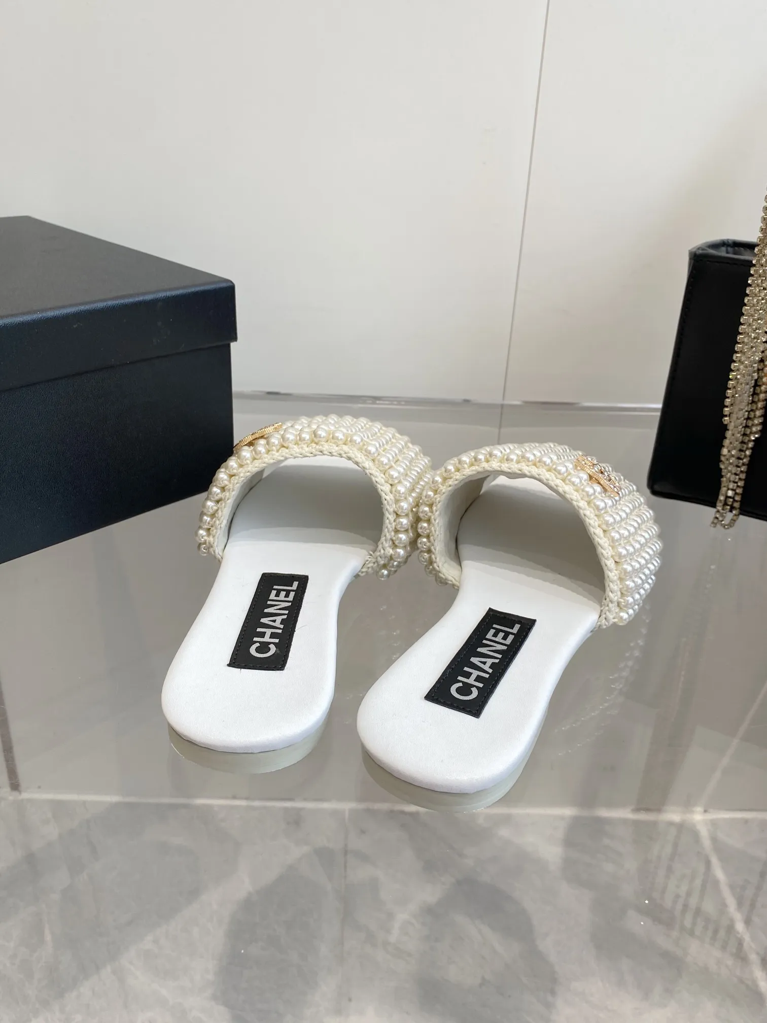 👟👟Ex-factory price 600👟👟 Chanel Xiaoxiang 2️⃣5️⃣ss spring and summer vacation pearl lazy slippers, simple and versatile, super beautiful on the feet, no matter how you look at it, they are super beautiful #仙女SLANDALS #women's sandals #Chanel #小香